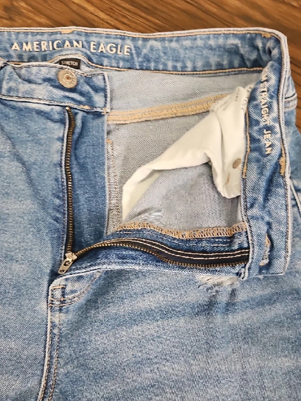 American Eagle High-Rise Mom Straight Distressed Jeans Women’s 14 - Picture 7 of 13